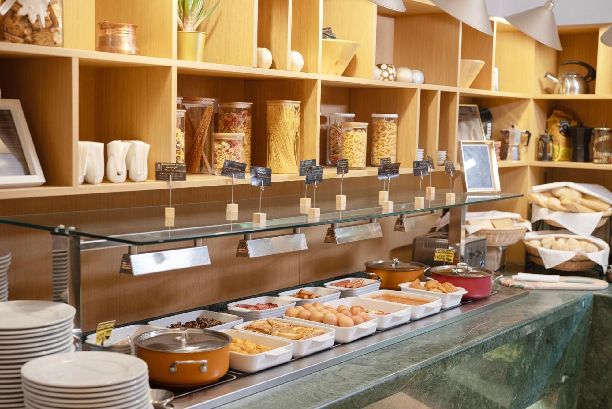 Maison Sofia - Mgallery Exteriér fotografie A buffet at a hotel